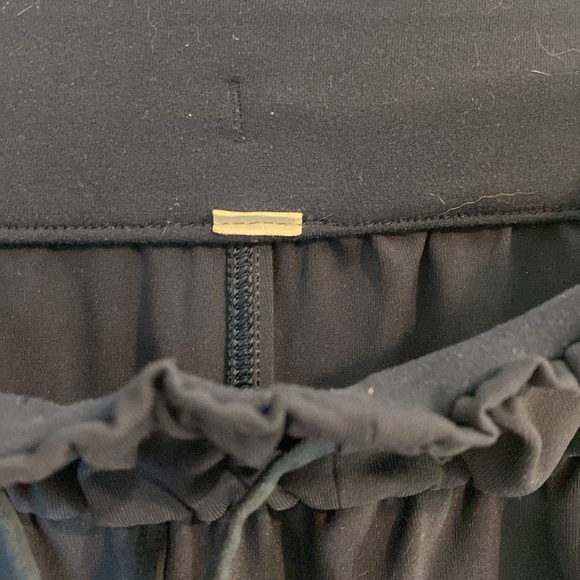 Lululemon pants - size 4 - Picture 3 of 3